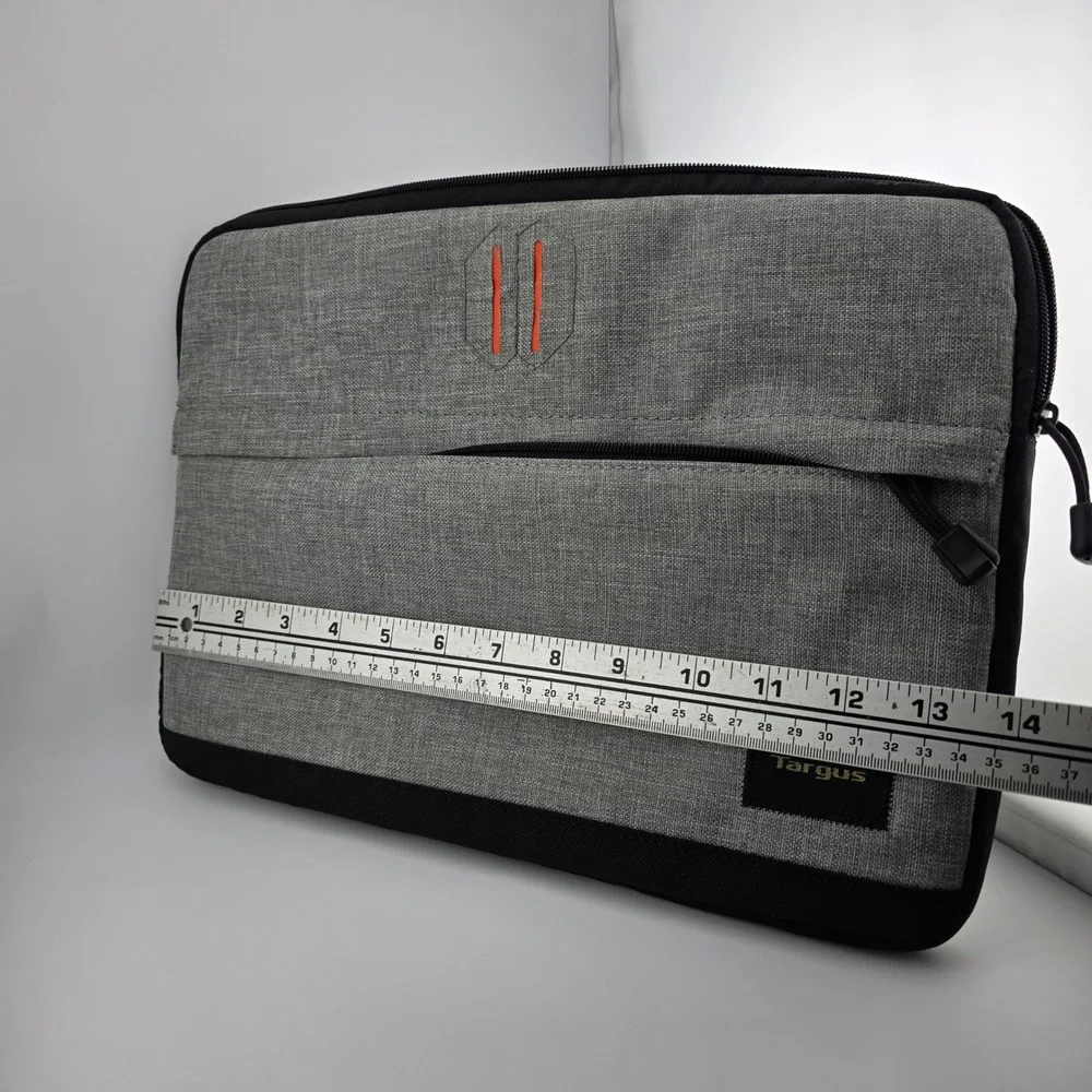 Targus Laptop Sleeve‎ Case Black 14 Inch Zippered Pre-Owned